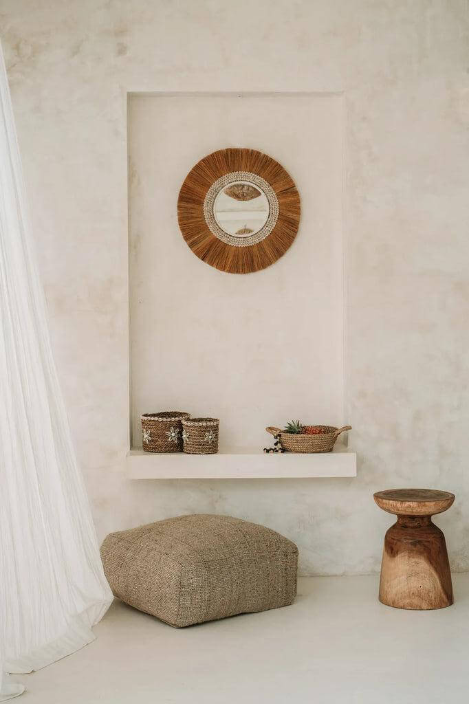 Stijlvolle beige katoenen poef voor een trendy interieur, ideaal voor binnen- en buitengebruik.