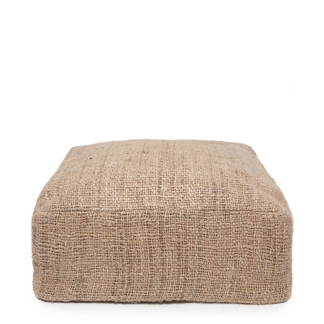 Beige katoenen poef voor binnen- en buitengebruik, comfortabel en duurzaam als zitmeubel of kleuraccent in uw interieur.