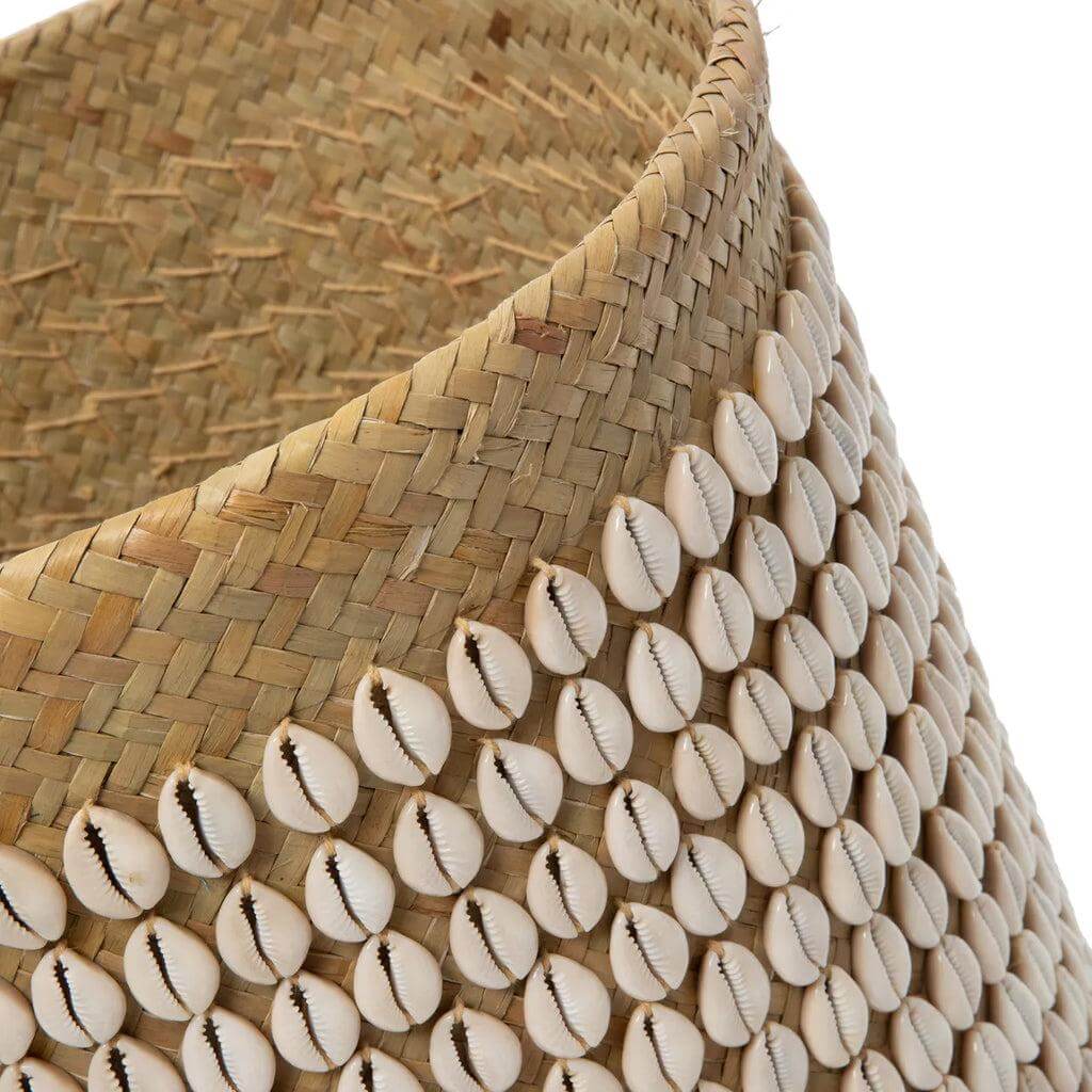Handgemaakte pandanmand met schelpen uit Bali, perfect voor opslag of als decoratie. Natuurlijk wit, 40 cm hoog. Een echte huiselijke schoonheid.