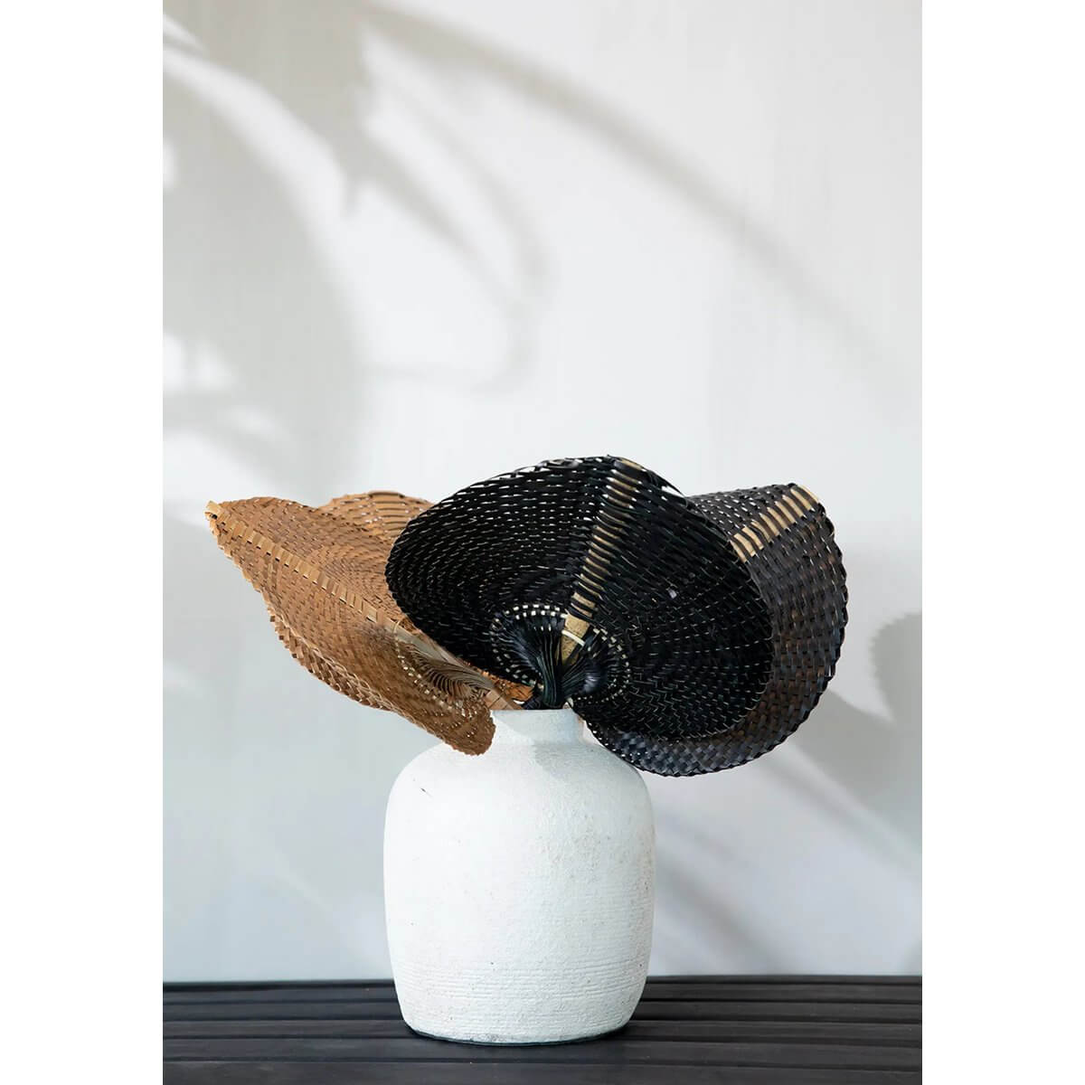 Bohemian-style Peaky Vaas made of terracotta, showcasing dried foliage arrangement, perfect for living room or bathroom decor.