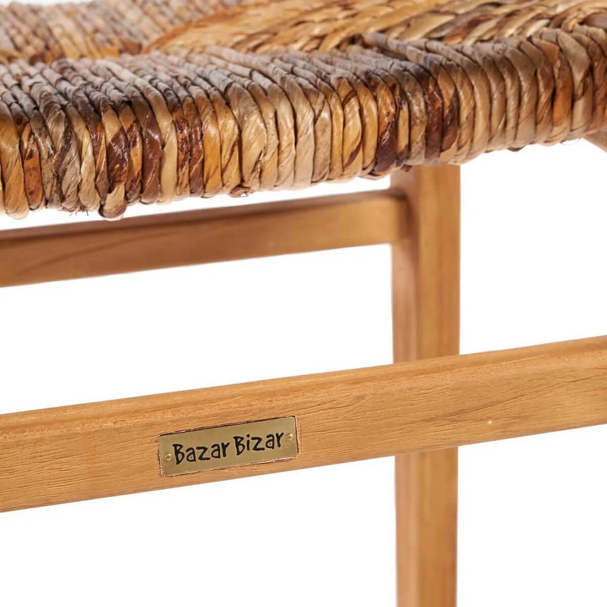 Close-up of Bohemian-style Puquta Barkruk in natural brown with woven design, highlighting wooden frame and detailing. Perfect for kitchen islands.
