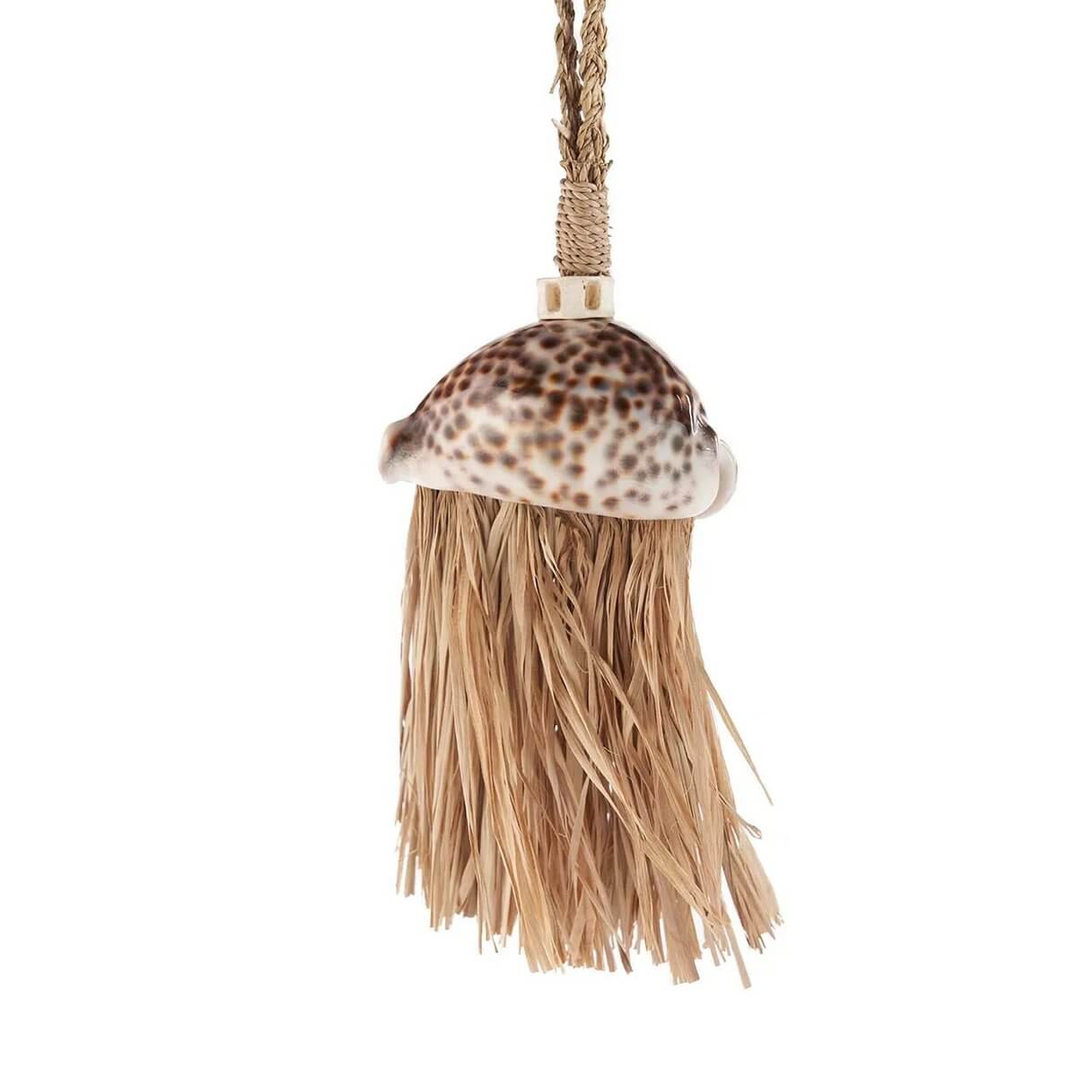 Bohemian natural raffia tassel with shell, handcrafted by Balinese artisans, perfect for home decor, doors, or curtains by Bazar Bizar.