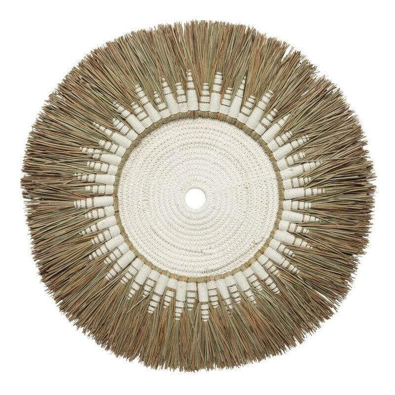 De Raffia Macramé Muurdecoratie - handgemaakt wit en naturel design, Bohemien stijl van Bazar Bizar. Ideaal voor interieur decoratie.