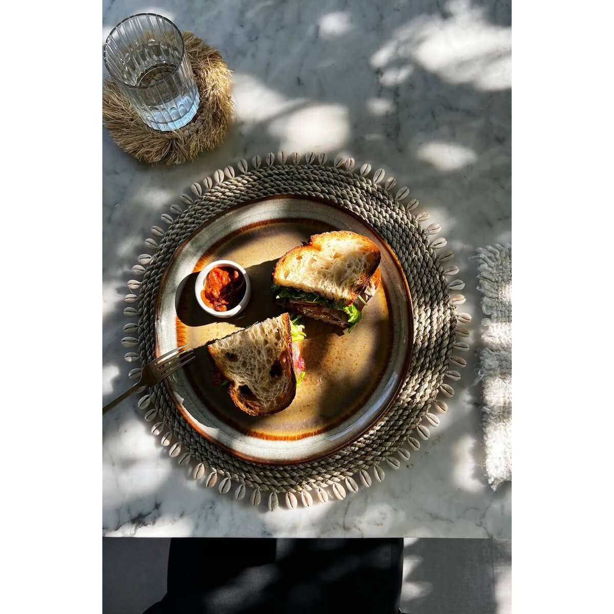 De Seagrass Shell Placemat - Natuurlijk-placemat-Bazar Bizar Living-Ik Hout ervan.