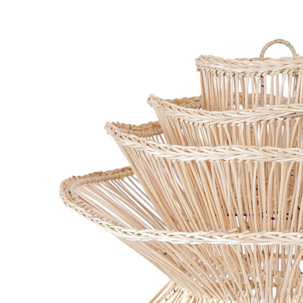 Prachtige handgemaakte rotan hanglamp De Shiitake in natuurlijke kleur, unieke vorm, geschikt voor moderne organische interieurs.
