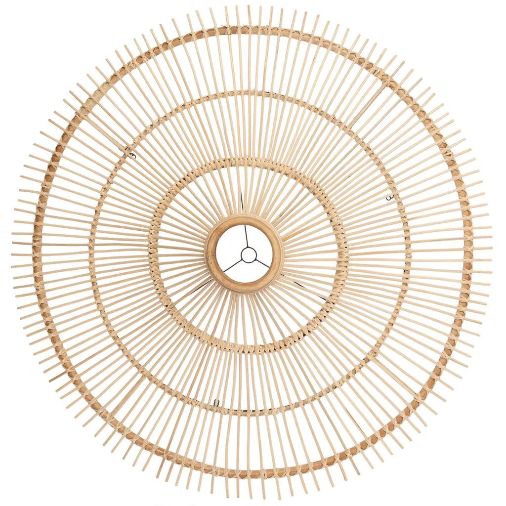De Sky Hanglamp XXL in natuurrotan, een opvallende plafonddecoratie die je interieur laat stralen. Verkrijgbaar in meerdere maten.
