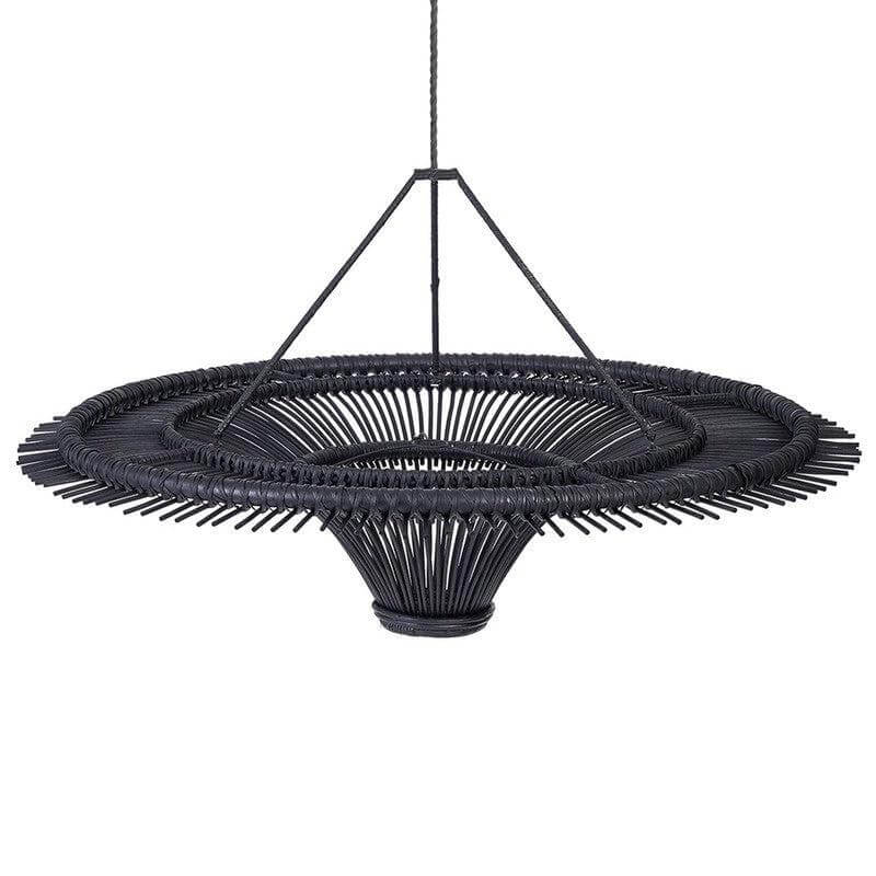 De Sky Hanglamp XXL in zwart rotan, een opvallend plafondkunstwerk dat je interieur laat stralen. Verkrijgbaar in groot en enorm.