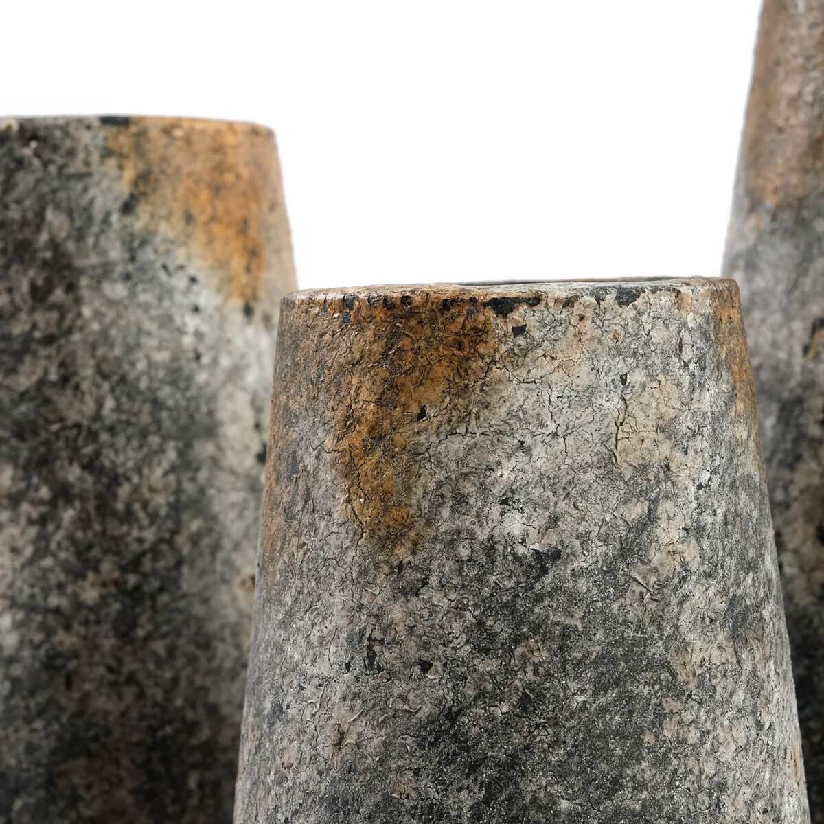 Close-up of De Spookachtige Vaas in antique grey, showcasing a bohemian terracotta texture perfect for home charm.