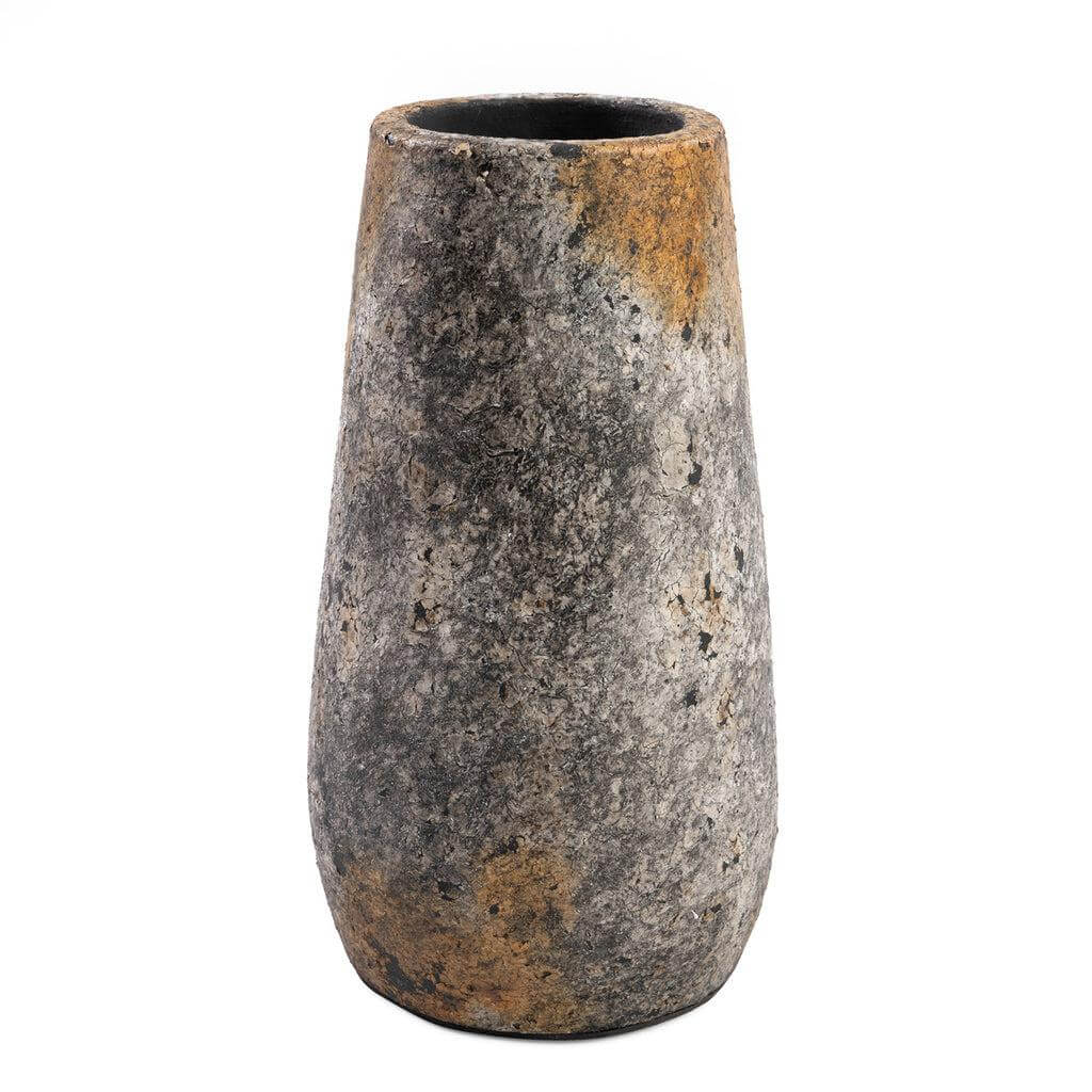 Antieke grijze terracotta vaas met zilverachtige glans, perfect voor gedroogde bloemen, met tinten zwart, blauw, rood en roest.