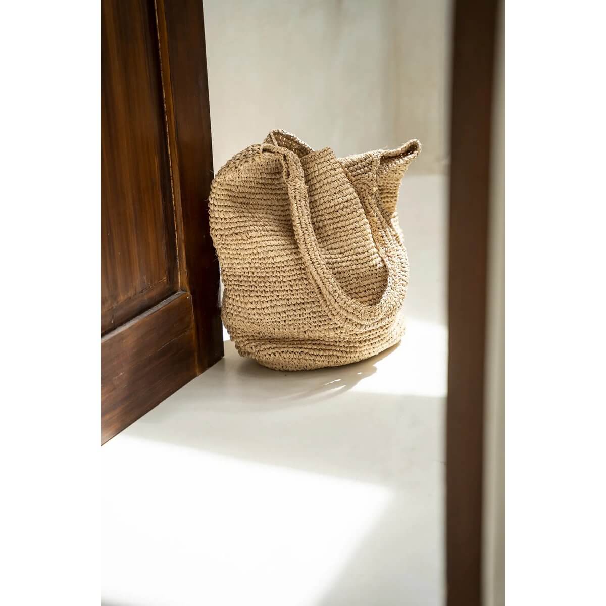 Stijlvolle natuurlijke raffia shoppertas, De Te Quiero, perfect voor weekendjes weg. Handgemaakt met ambachtelijke techniek. Merk: Bazar Bizar Living.