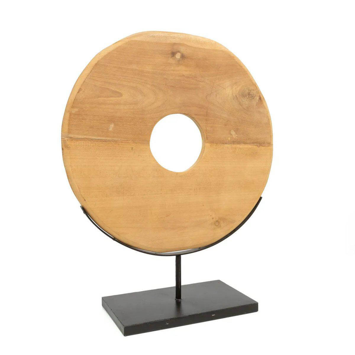 Teakhouten decoratieve cirkel op standaard van Bazar Bizar Living, ideaal voor interieurdecoratie. Afmetingen: 15x60x48 cm.