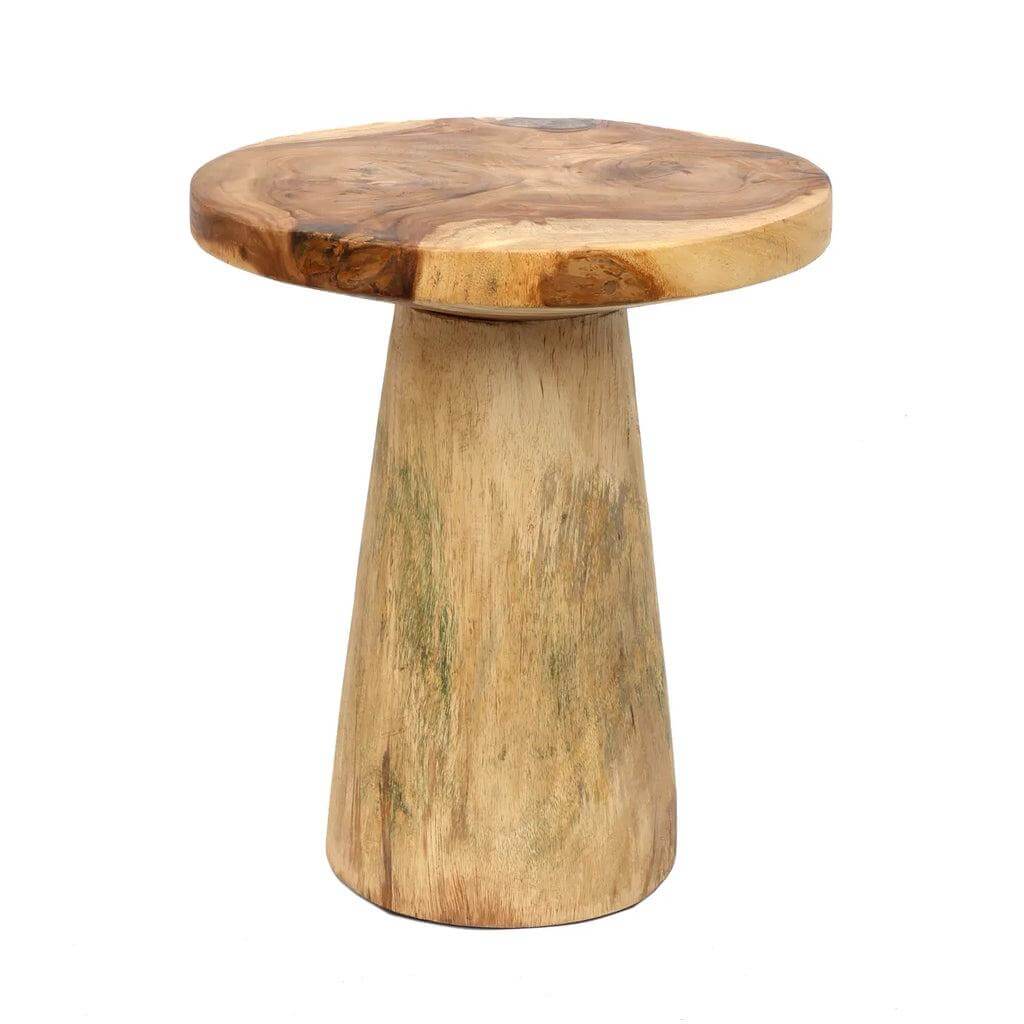 De Timber Conic Bijzettafel van Munggur hout, handgemaakt met unieke scheuren en barsten. Compacte en karaktervolle bijzettafel.