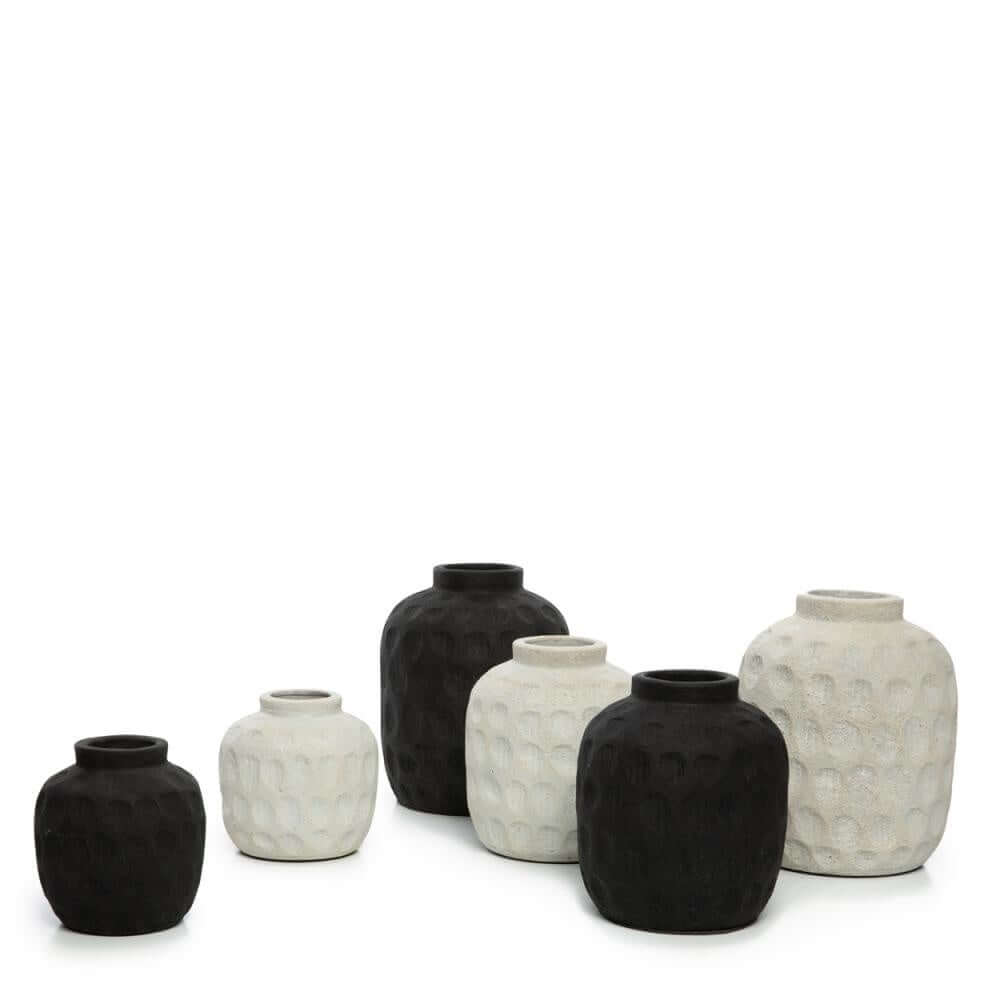Set van terracotta vazen met eigentijds patroon in betonkleur, in drie maten, ideaal voor droge bloemen.