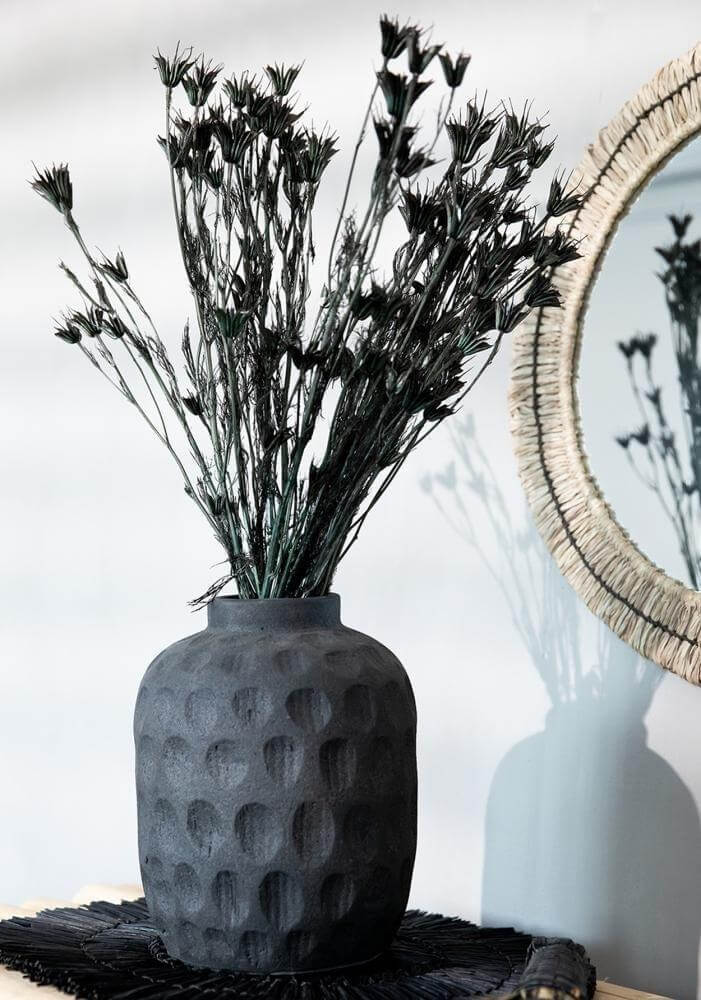 De Trendy Vaas - Zwart, klein, met eigentijds patroon, ideaal voor droge bloemen in huis of badkamer.