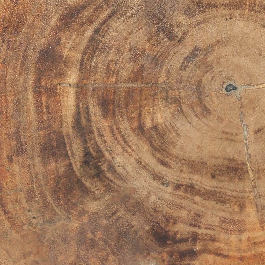 Detail van massief Mungurr hout met natuurlijke ringen en textuur, ideaal voor De Tribe Kruk - Naturel Zwart in elk interieur.