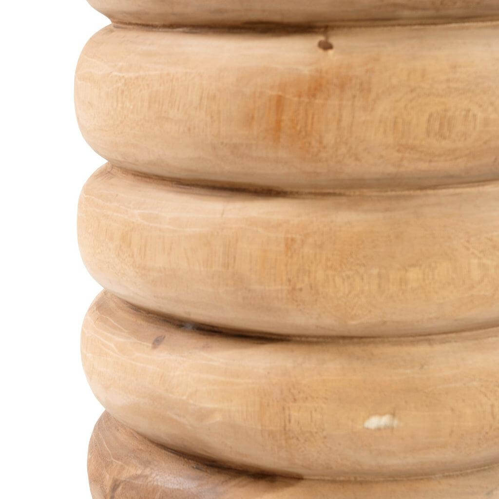Houten kruk met zes gladde, gewelfde ringen en natuurlijke afwerking - veelzijdige decoratief tafeltje