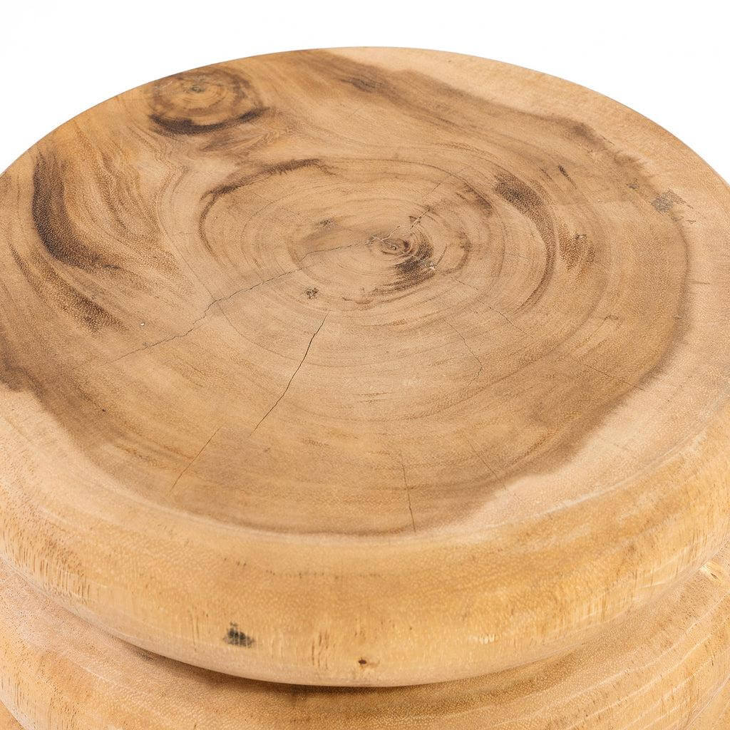 Houten krukje De Umiko Kruk - Naturel met gepolijste oppervlak, gemaakt van zes gewelfde ringen. Kleur Naturel, stijlvolle afwerking.