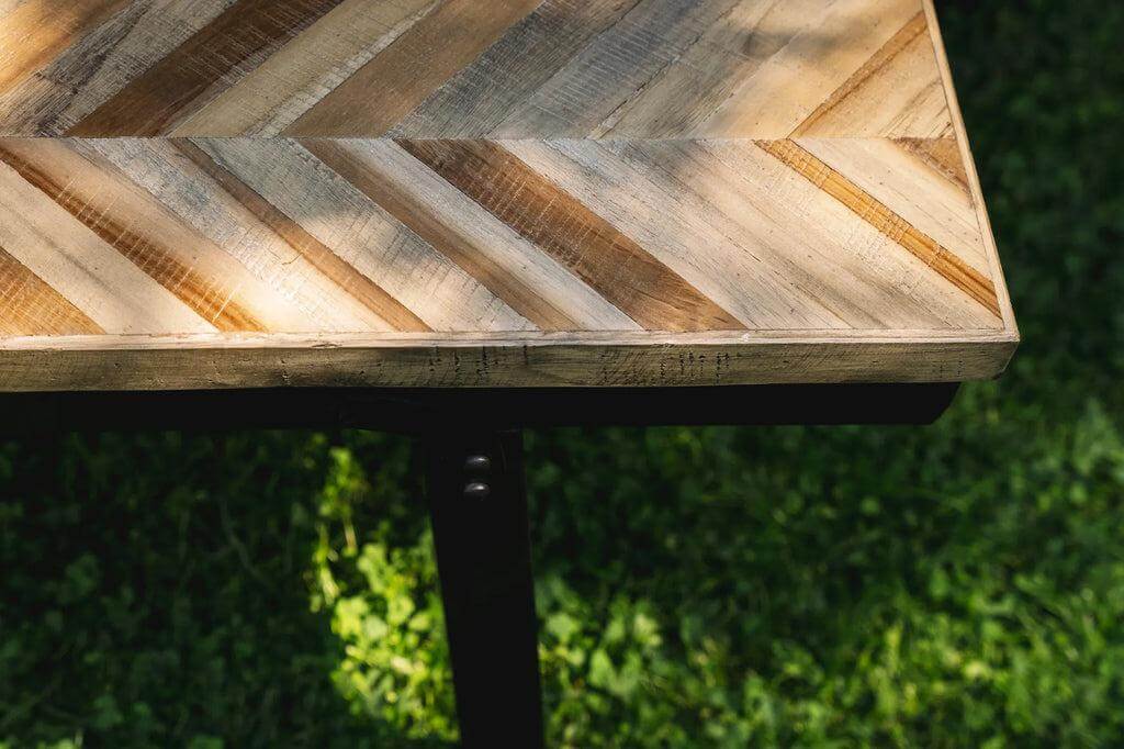 De Visgraat Bank - naturel teakhout en zwart ijzer, ideaal als inklapbare eettafel voor binnen en overdekt buitengebruik.