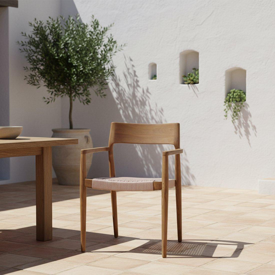 Freya tuinstoel met armleuning naturel - donker teakhout-Tuin stoelen-Raw Materials-Ik Hout ervan.