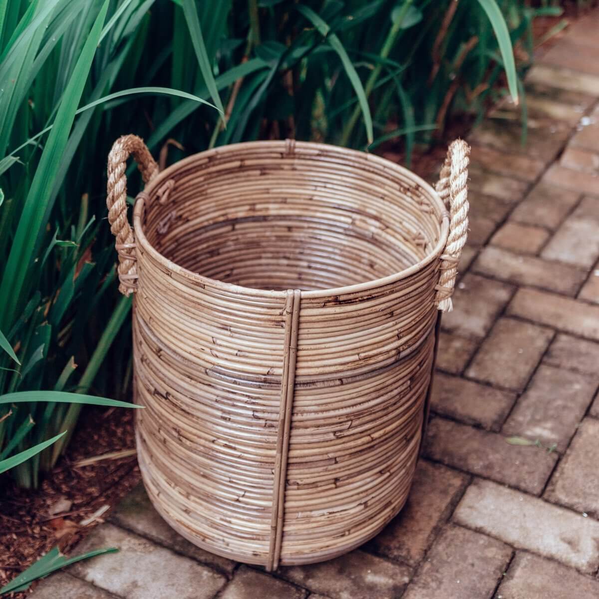 Rotan wasmand Otere, boho stijl, duurzame materialen, ideaal voor opbergen wasgoed of speelgoed, natuurlijke charme voor elk interieur.