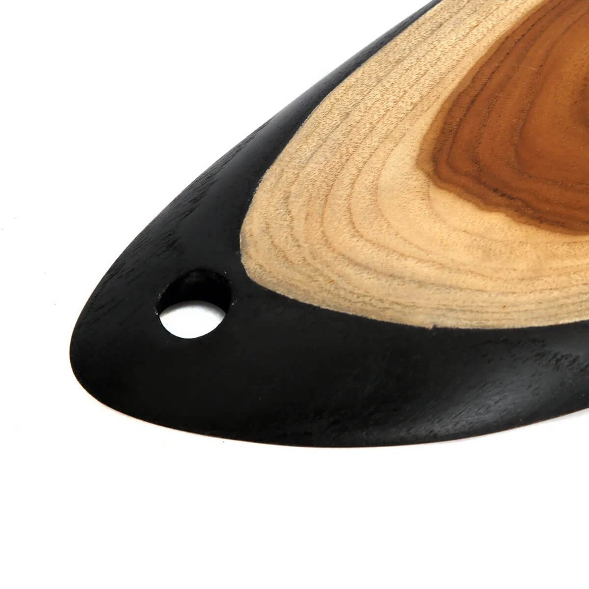 Close-up of Het Bondi Tapasbord - L, a bohemian-style teak serving board, perfect for brunch or informal gatherings.