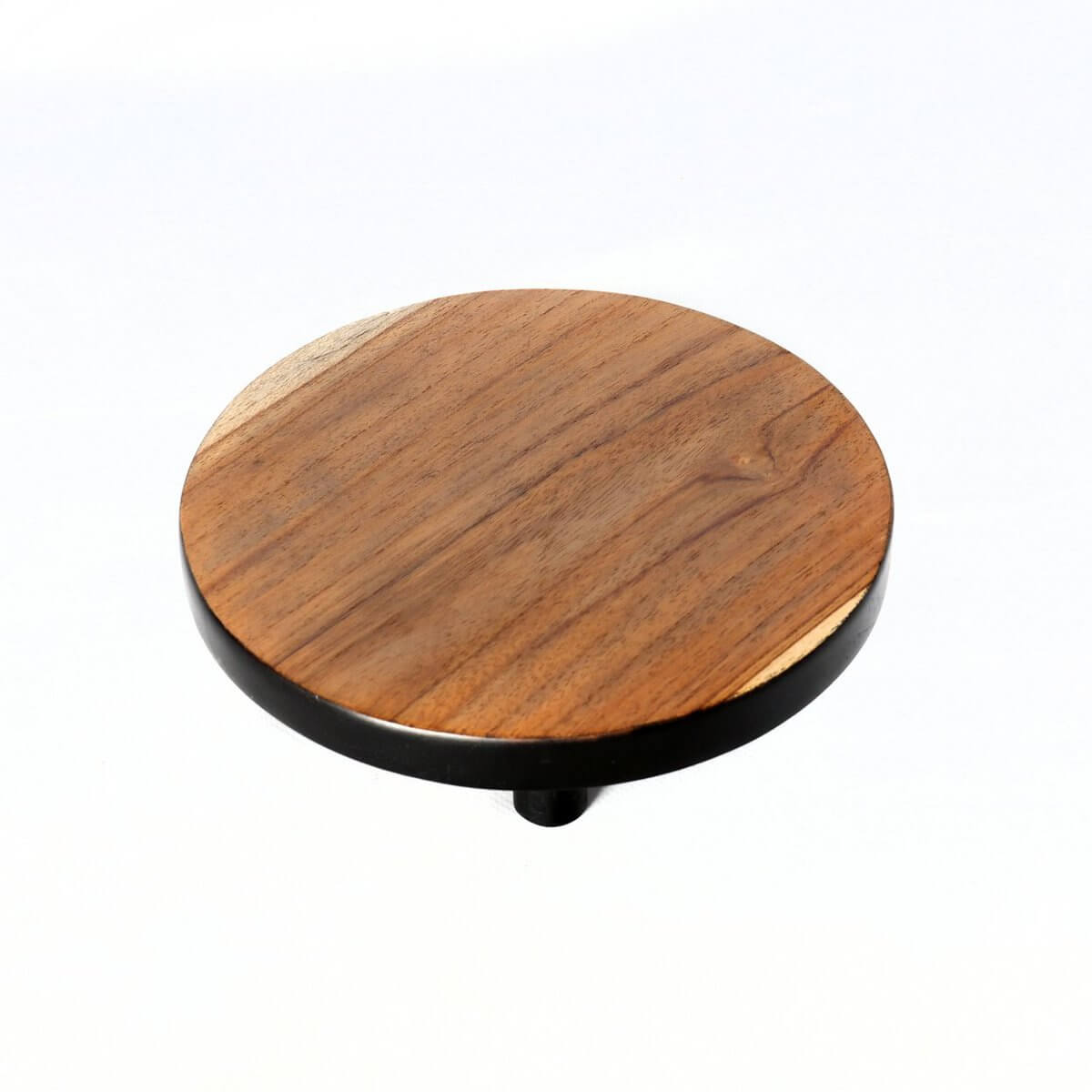 Round teakhouten gebaksbord by Bazar Bizar Living, perfect for serving cakes or sweets; Bohemian style, dimensions: 17x5cm.