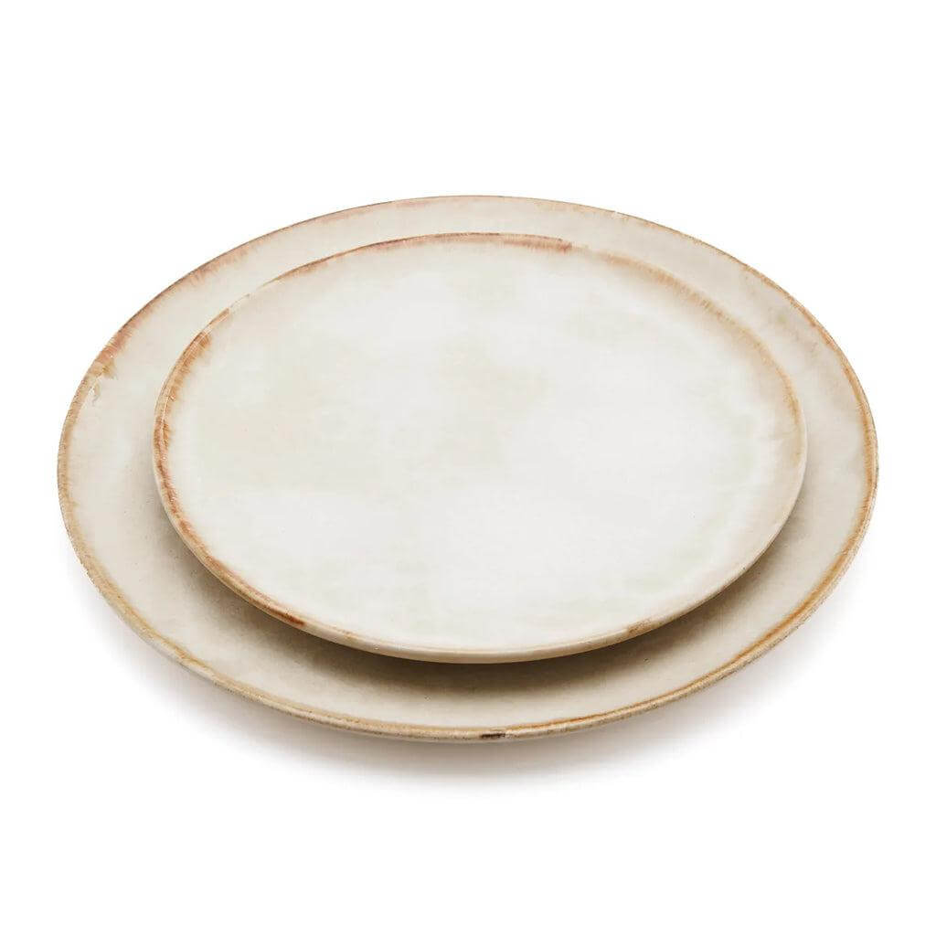 Het Cascais Dinerbord - Set van 4, wit met gele accenten, handgemaakt Portugees keramiek. Ideaal voor elke gelegenheid.
