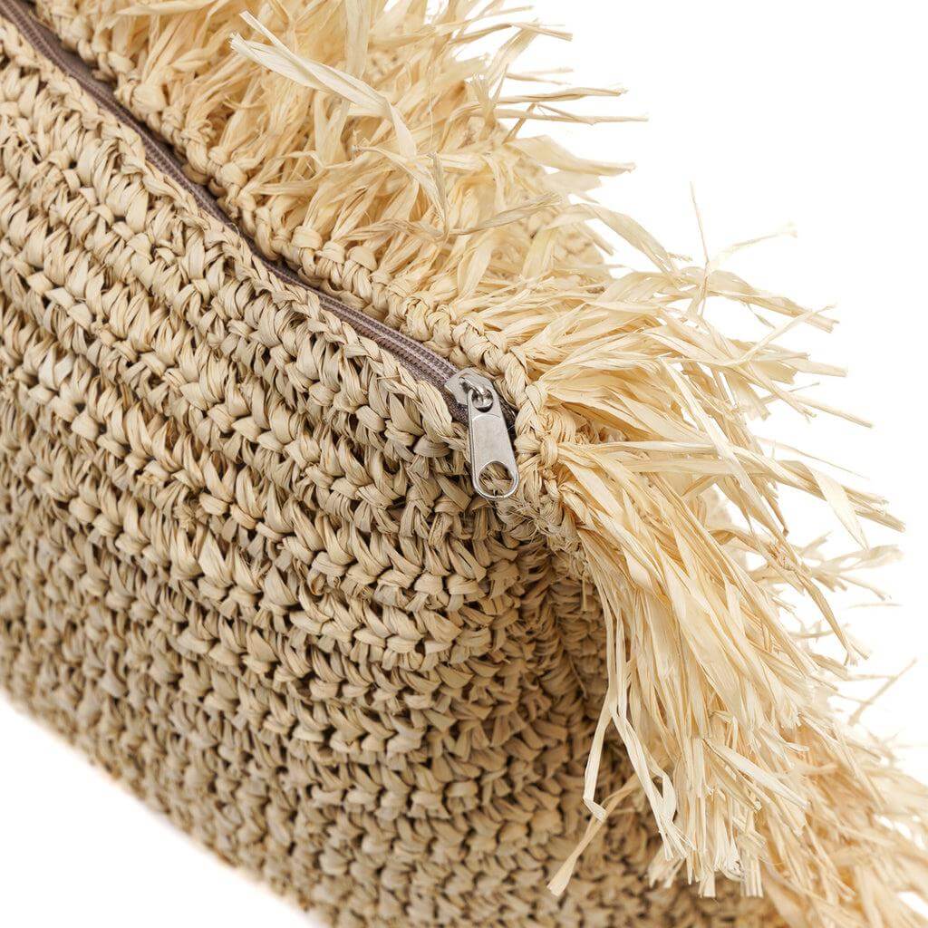 Handgeweven raffia kussenhoes met natuurlijke textuur en rits, 35x100 cm, voor stijlvolle boho-uitstraling in huis of tuin.
