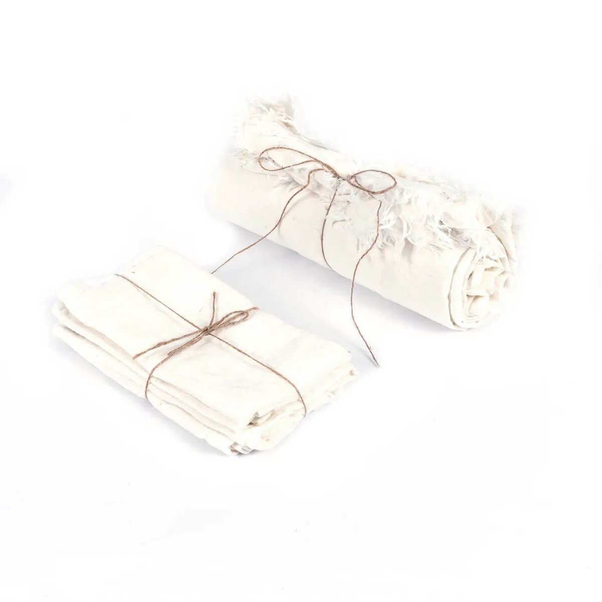 Linnen tafelkleed wit 180x300 met luxe uitstraling en bijpassende servetten, perfect voor elke eettafelsetting.