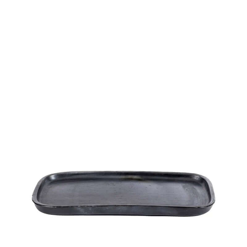 Diepzwarte terracotta tapasbord, ideaal voor hapjes, sushi of brood. Elegant design met indrukvolle uitstraling. Afmetingen: 19x31cm.