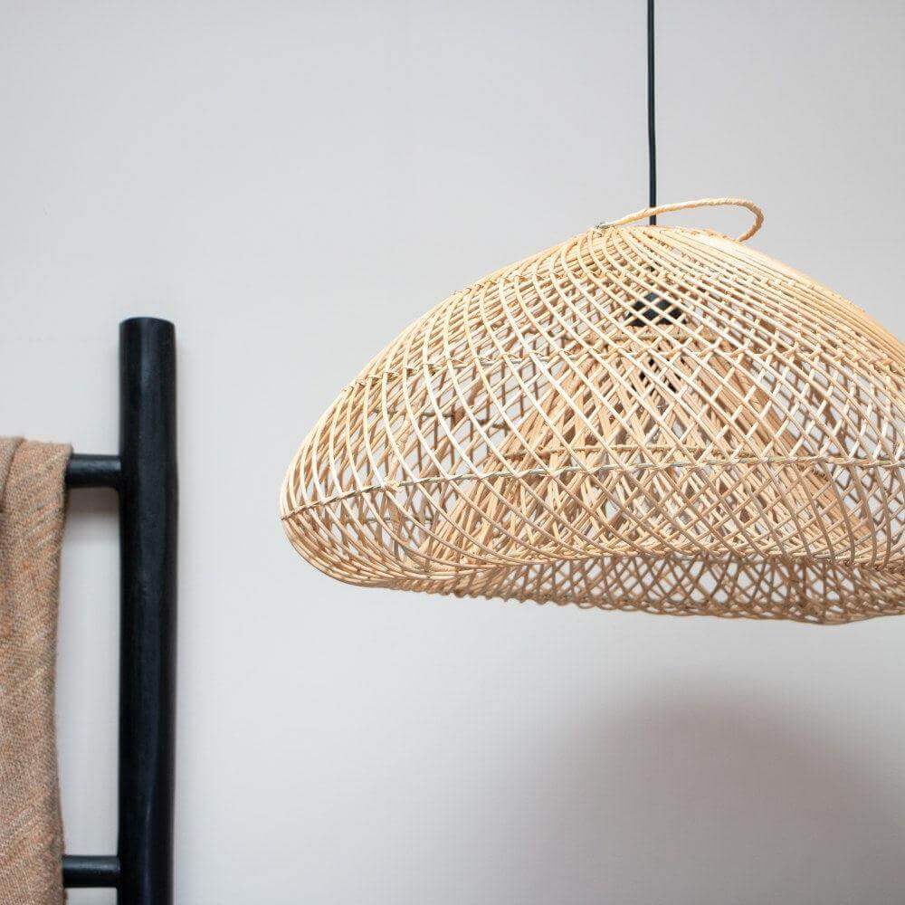 Elegante Lamp rotan Cezane hanglamp met afgeronde randen, perfect voor stijlvolle interieurverlichting in jouw huis.