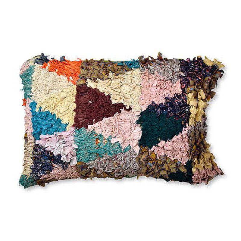 Marokkaans kussen vintage met kleurrijk patroon van handgemaakte Berberkleed-stof, unieke eyecatcher voor woon- of slaapkamer.