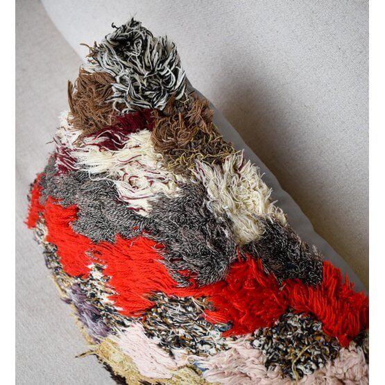 Kleurrijk Marokkaans vintage kussen P484, handgemaakt van Berberkleed, perfecte decoratie voor woon- of slaapkamer.