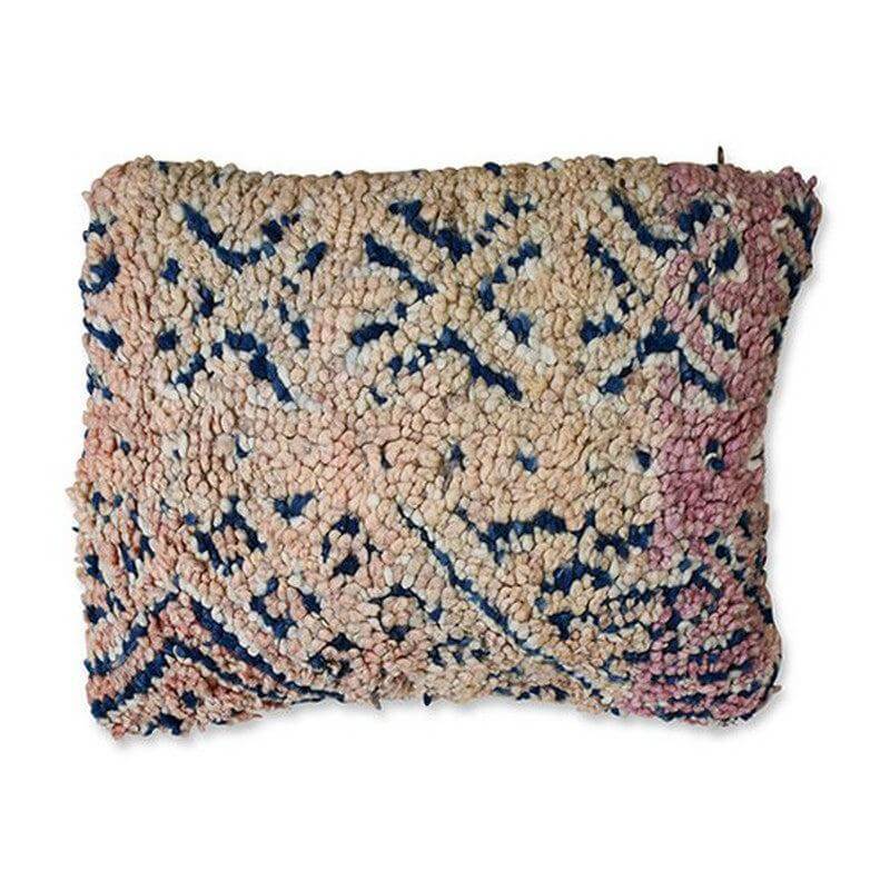 Uniek Marokkaans kussen gemaakt van vintage Berberkleed, handgemaakt en kleurrijk, geeft een exotische touch aan elke kamer.