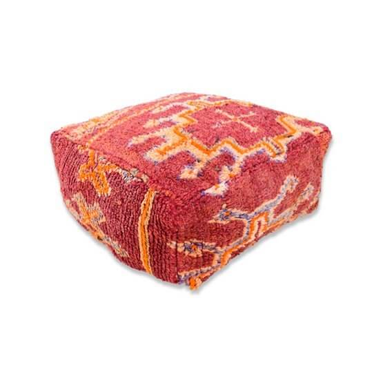 Marokkaans vloerkussen K1005, een uniek handgemaakt vintage kussen met bohemian motief, gemaakt van een Berberkleed.