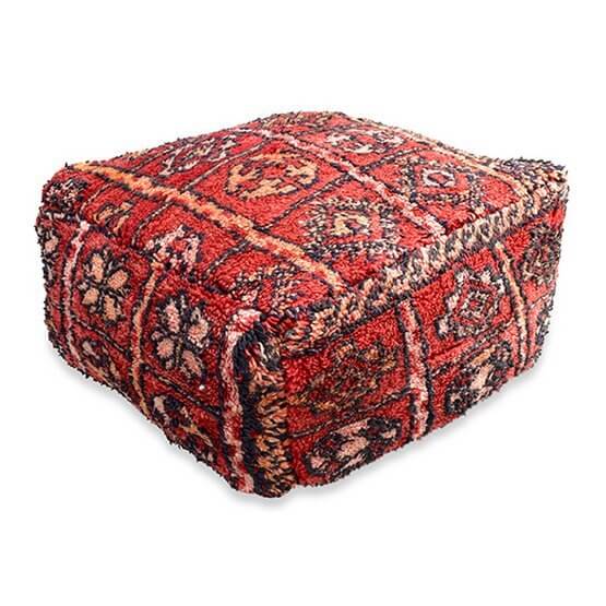 Marokkaans vloerkussen K1074, uniek handgemaakt van vintage Berberkleed. Bohemian eyecatcher voor een sfeervolle woonruimte.