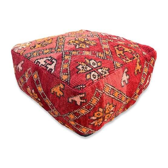Marokkaans vloerkussen K1185, handgemaakt uit vintage Berberkleed, bohemian interieurstijl, uniek woondecor.