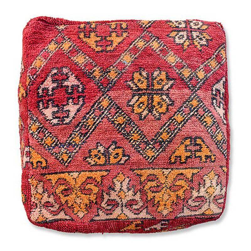Marokkaans vloerkussen K1185 met bohemian patroon, handgemaakt van vintage berberkleed, unieke eyecatcher voor woon- of slaapkamer.