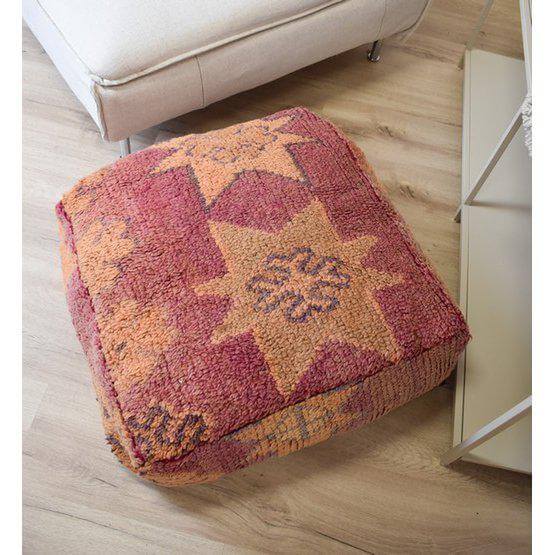 Prachtig Marokkaans vloerkussen K1198 met traditionele patronen en rijke kleuren voor een exotisch interieur accent.