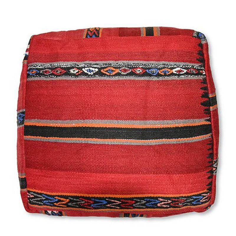 Vintage Marokkaans vloerkussen in rood, bohemian stijl, handgemaakt van berberkleed. Uniek en kleurrijk woonaccessoire.