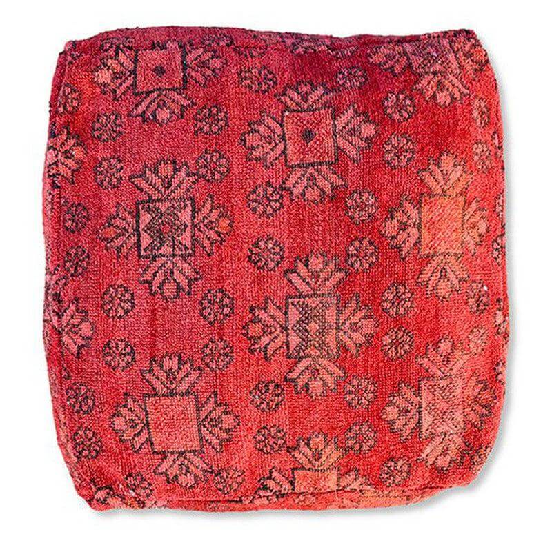 Handgemaakt Marokkaans vloerkussen K834 met bohemian tapijtpatroon in rood, uniek en vintage interieuraccessoire.