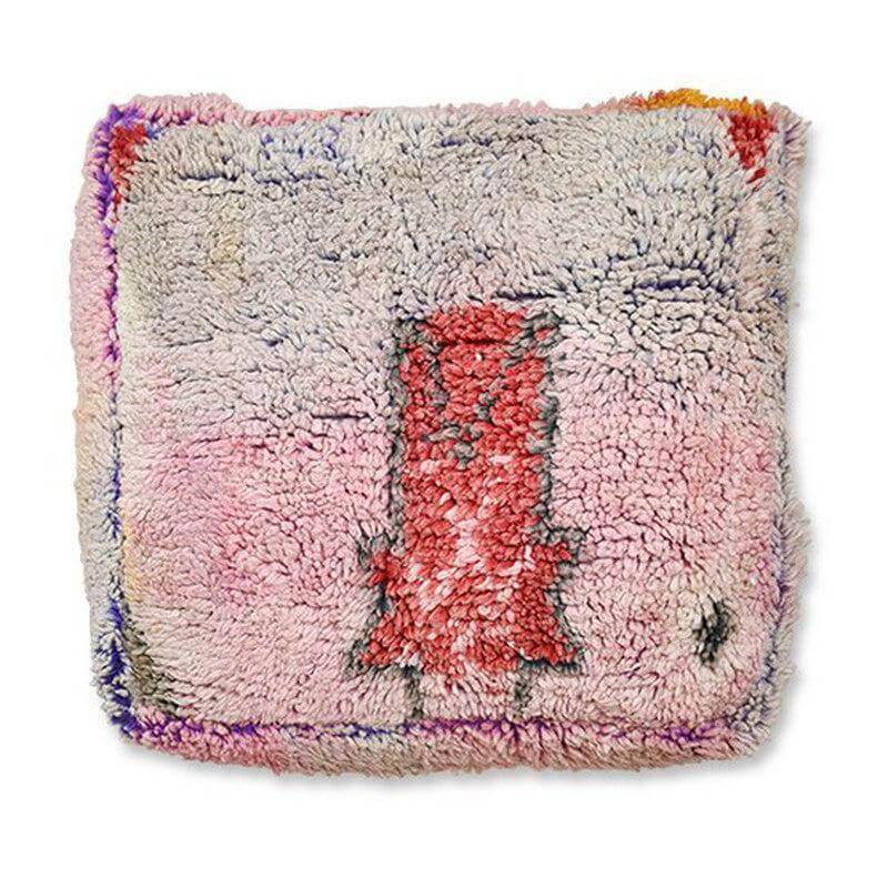 Marokkaans vintage vloerkussen met bohemian design, handgemaakt van berberkleed, in zachte pasteltinten - Uniek item K1487.