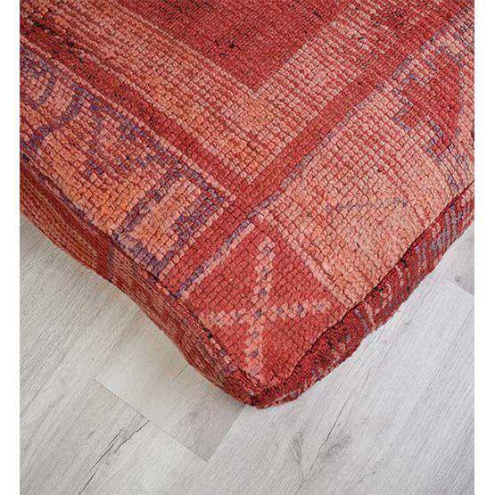 Handgemaakt Marokkaans vloerkussen k694, bohemian vintage look, gemaakt van uniek Berberkleed, ideaal voor woon- of slaapkamer.