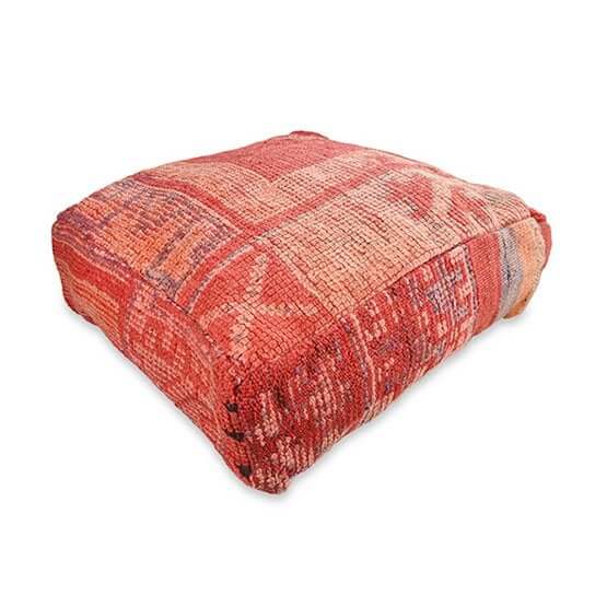 Marokkaans vloerkussen k694, bohemian sfeer, vintage Berber design, handgemaakt en uniek decoratie-item voor woon- of slaapkamer.