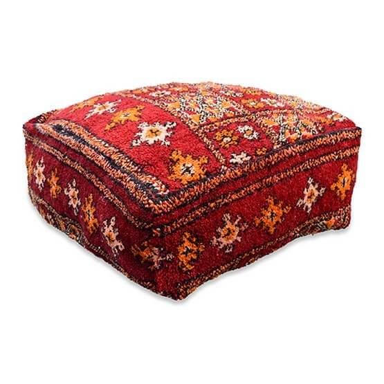 Marokkaans vloerkussen vintage K1342, handgemaakt en boho-stijl, uniek vanwege vintage Berberkleed, kleurrijk rood ontwerp.
