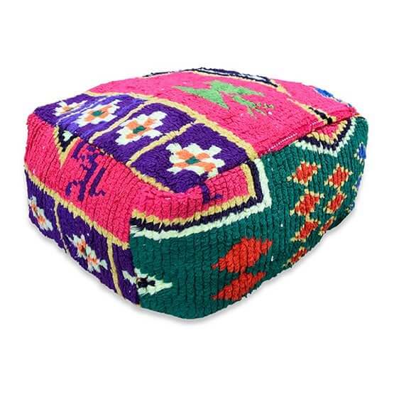 Marokkaans vloerkussen vintage K1349, kleurrijk handgemaakt uit Berberkleed, unieke bohemian sfeer voor woninginrichting.
