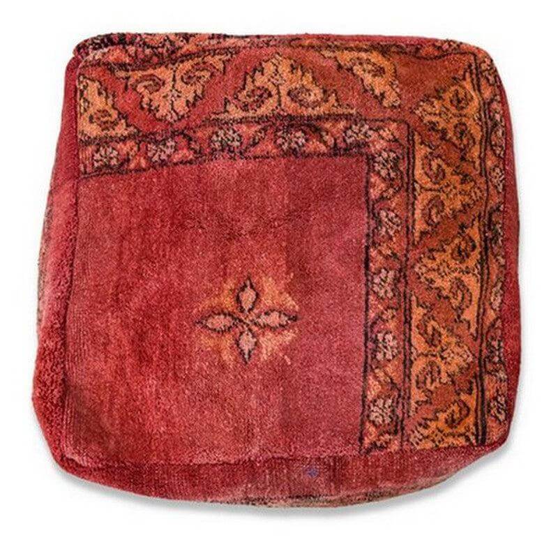 Marokkaanse vloerkussen K975, uniek bohemien ontwerp, handgemaakt van vintage Berber tapijt voor sfeervolle woonkamer.