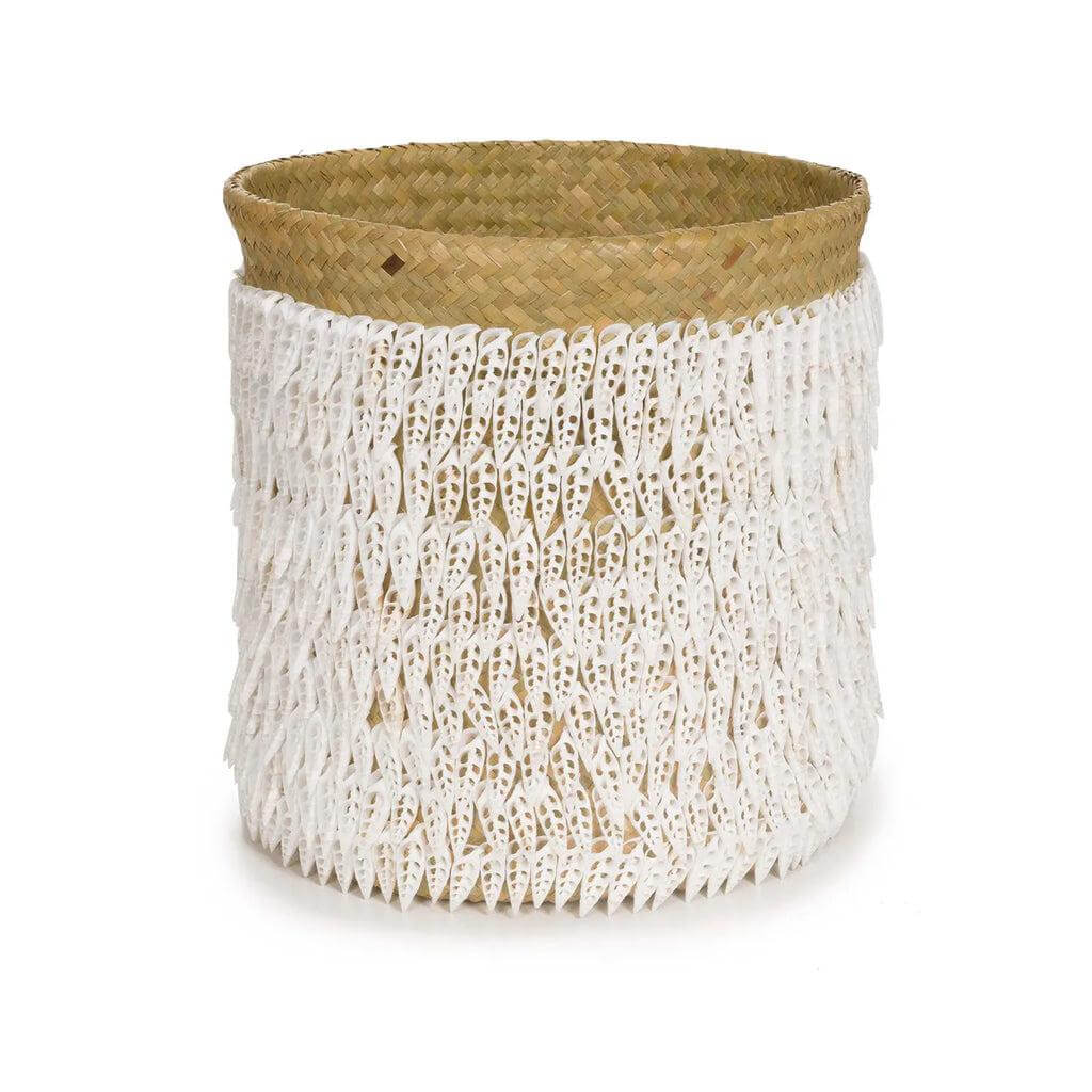Opbergmand Pandan met schelpen, handgemaakt van natuurlijke materialen, ideaal voor decoratie en opslag, geïnspireerd op Balinese stranden.