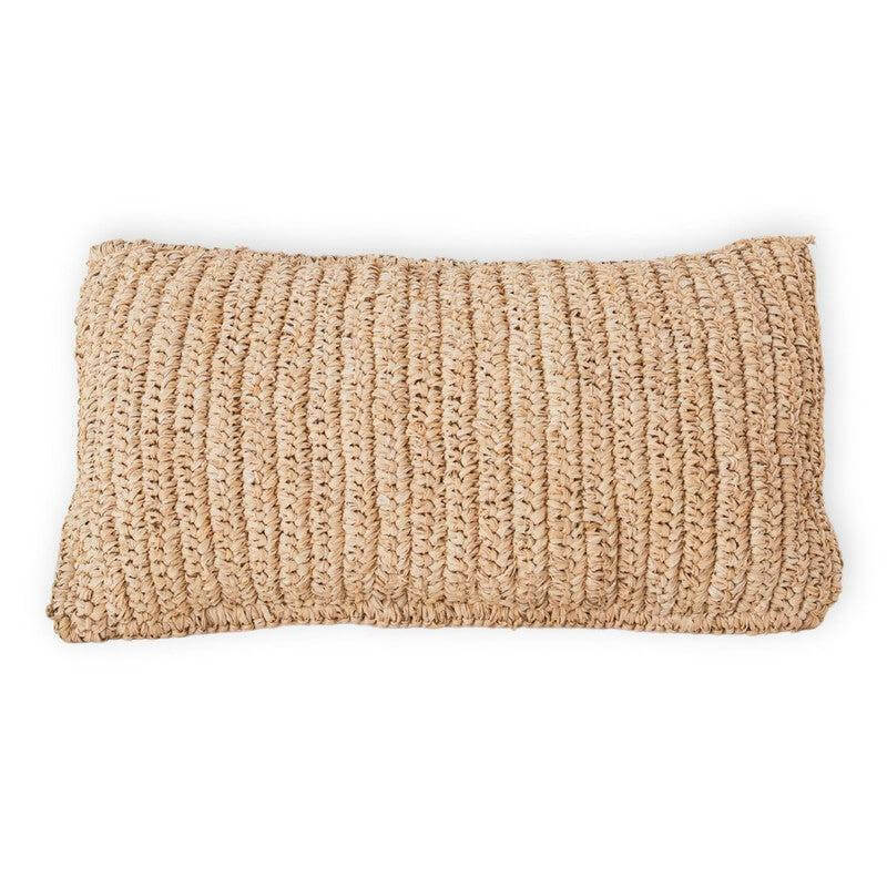 Alt Tag: Raffia sierkussen DALUNG 50x30 cm, handgemaakt, zonder franjes, perfect voor moderne inrichtingsstijlen, plasticvrije verpakking.