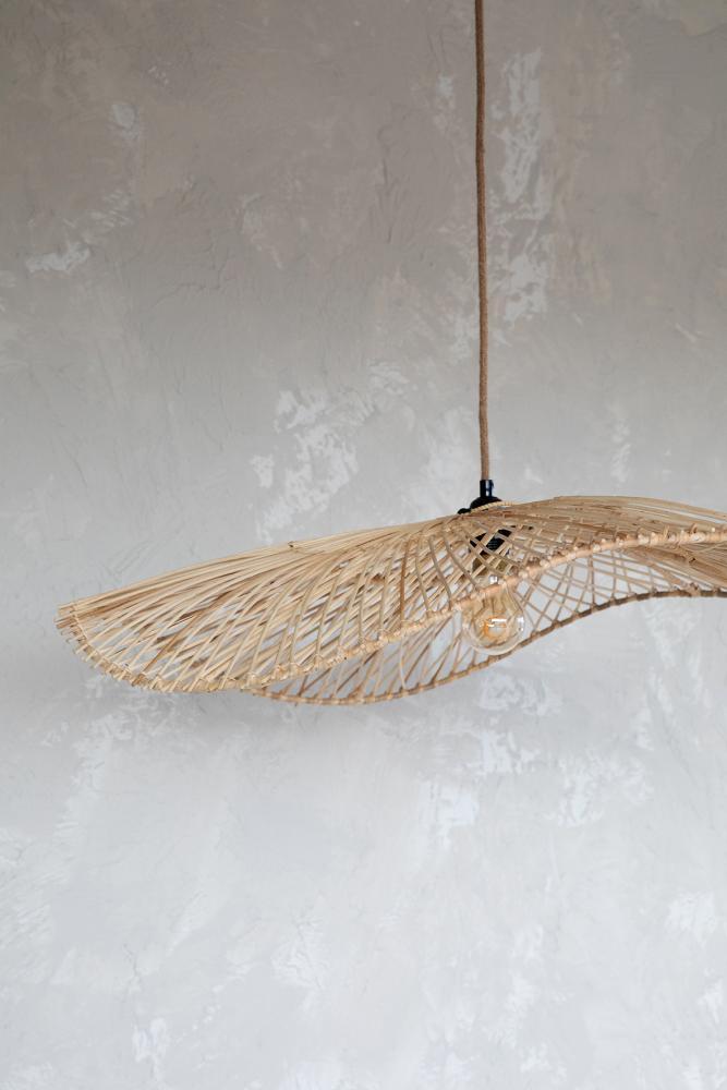 Rotan hanglamp Chapeau, bohemien stijl, duurzaam en handgemaakt, voor warme sfeer en elegantie in jouw interieur.